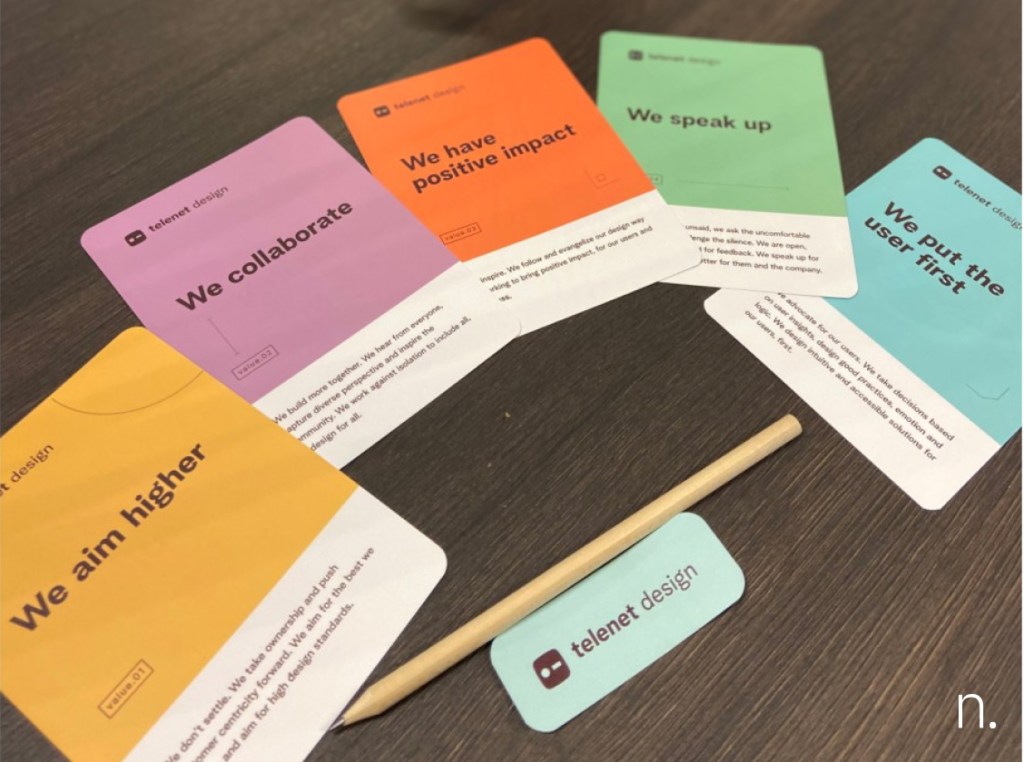 Set of 5 colourful cards with a pencil and a sticker. Reads: Telenet design.